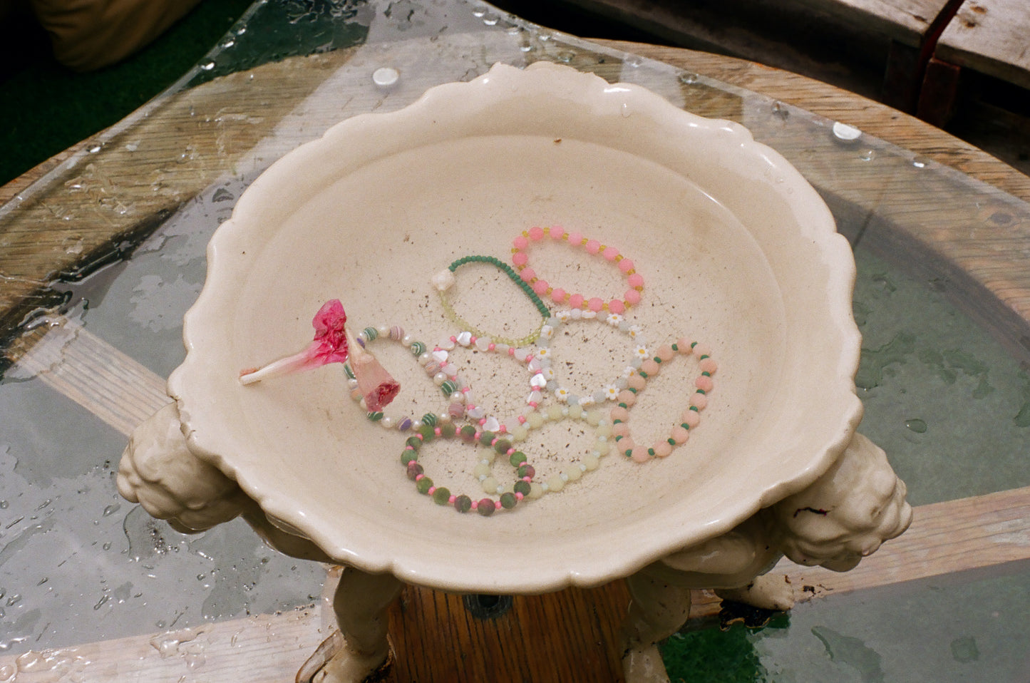 Bracelet with quartz beads and kelly green glass beads