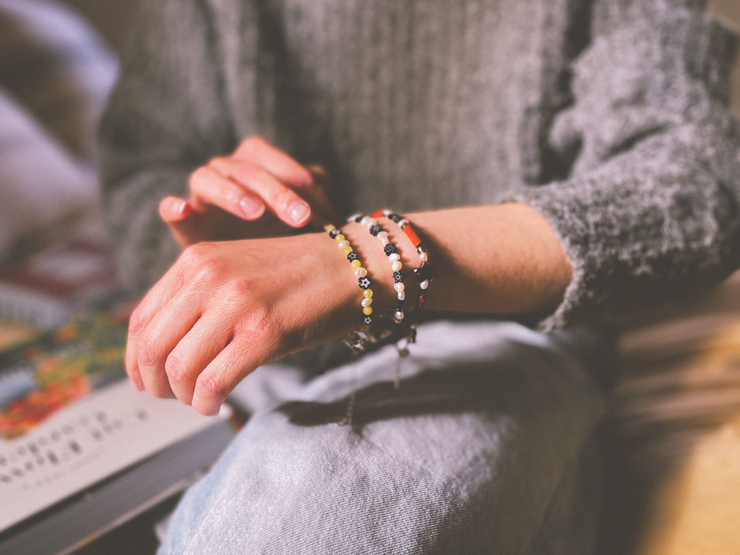 Bracelet with small baroque freshwater pearls and black millefiori glass flowers