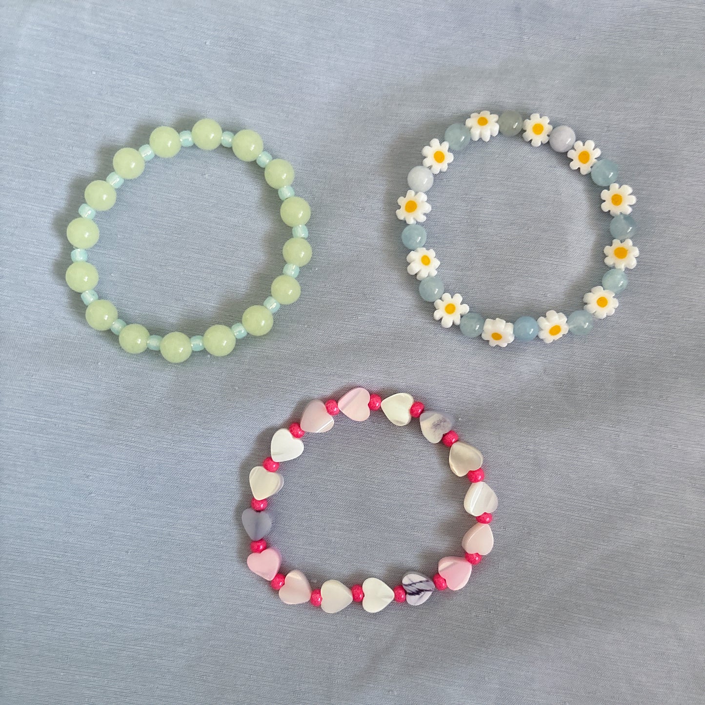 Bracelet with freshwater pearls, yellow quartz and black millefiori flowers