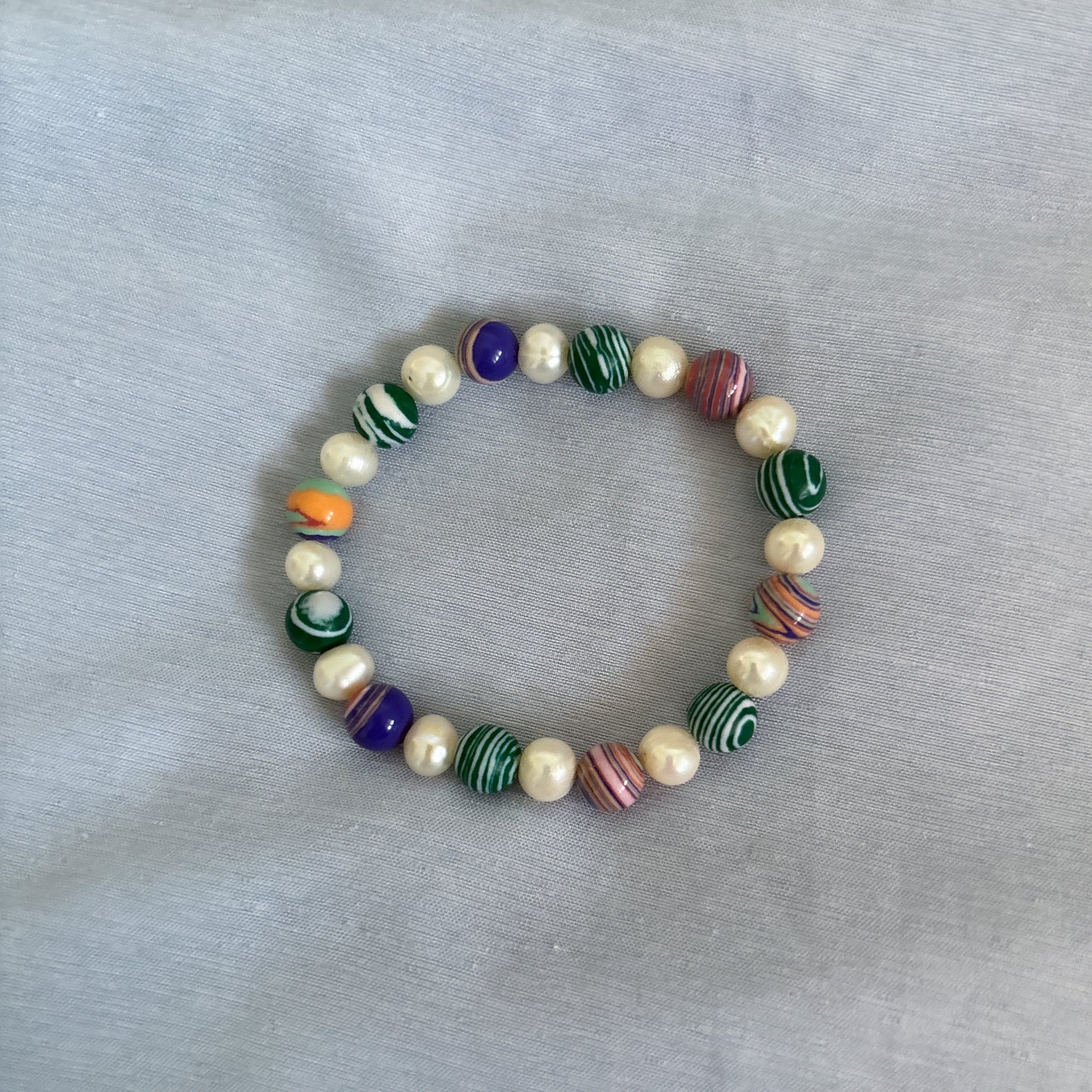 Bracelet with freshwater pearls, yellow quartz and black millefiori flowers