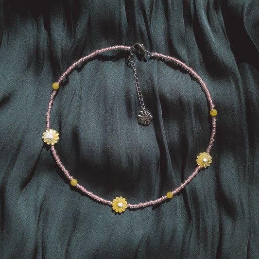 Women necklace with yellow mother-of-pearl flowers, semi-precious quartz beads, and delicate pink glass beads